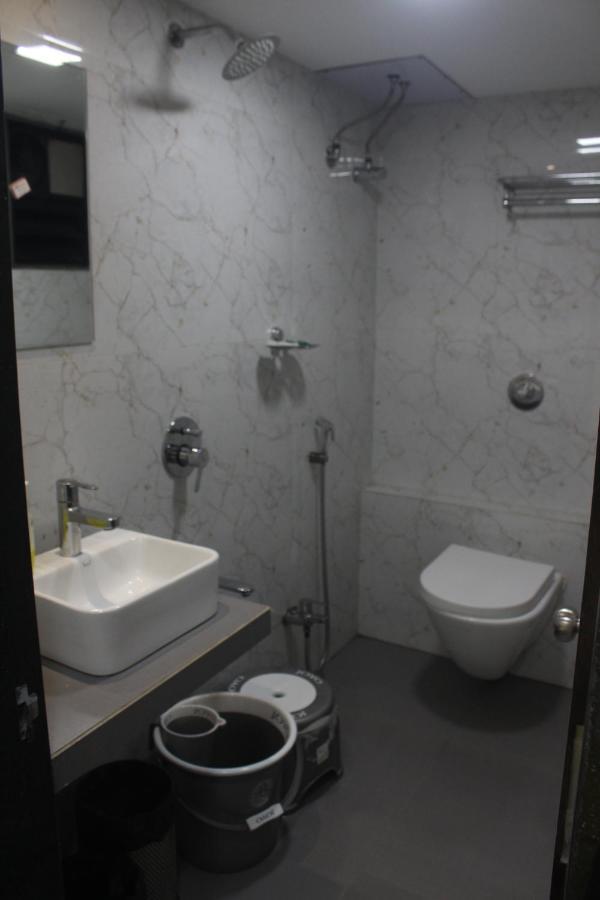 Hotel Park Inn Andheri West Мумбай Екстериор снимка