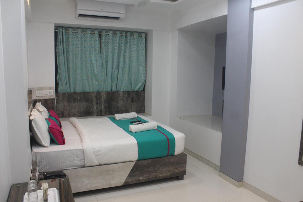 Hotel Park Inn Andheri West Мумбай Екстериор снимка
